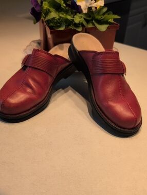 Clarks Women’s Slip-On Leather Clogs - Wine Red